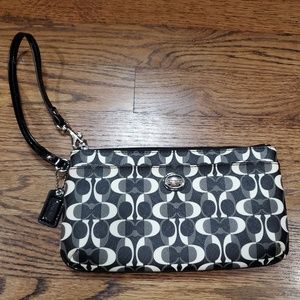 Peyton Dream C Wristlet F51052
